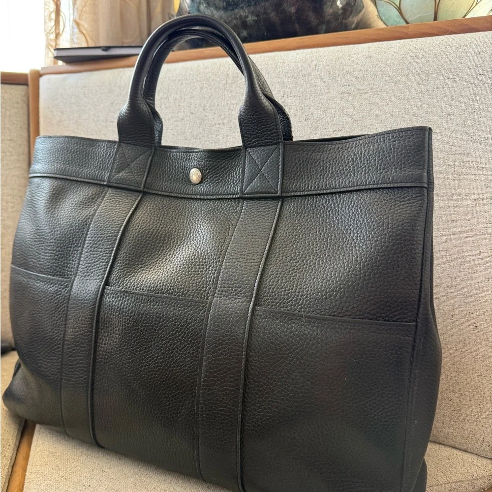Hermès Unisex Black Leather Tote Bag – Classic Pebbled Carryall- shopping